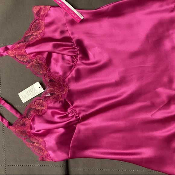 Satin Camisole trimmed with lace - Picture 3 of 3